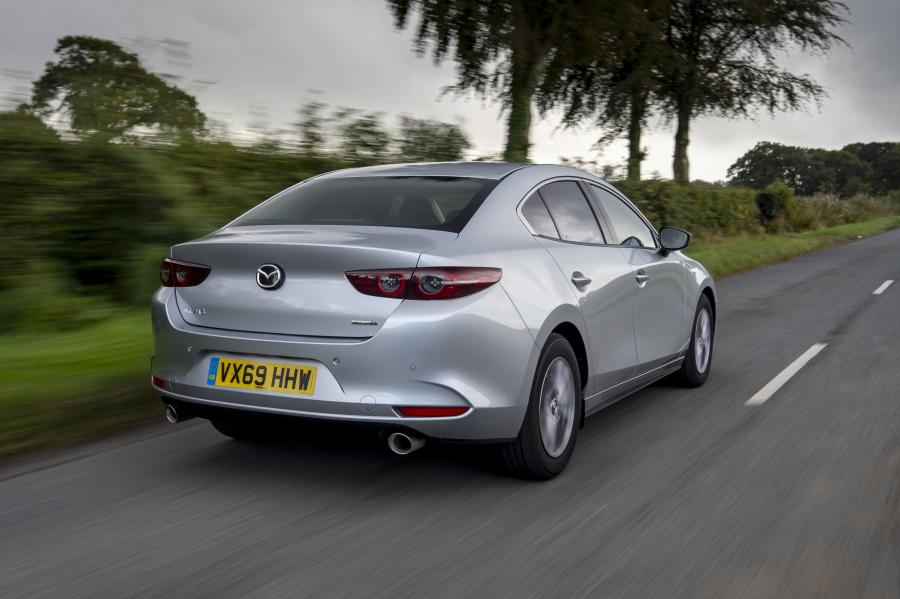  Mazda3 Skyactiv-X Sport Sedan (BP) 2019 года  (UK) (фото 8 из 42)